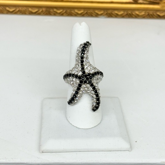 Black & Silver Rhinestone Starfish Ring - Bold Ocean-Inspired Statement Jewelry - Picture 3 of 5